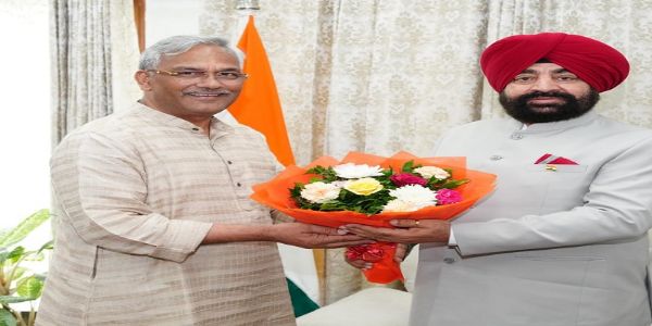 राज्यपाल से त्रिवेंद्र सिंह रावत और प्रो. गोविंद सिंह ने की भेंट, ग्रामीण अर्थव्यवस्था और स्थानीय संसाधनों के उपयोग पर चर्चा