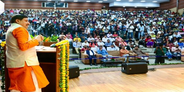 पत्रकारिता में सत्ता का विरोध ठीक है, लेकिन देश का विरोध नहीं होना चाहिए: मुख्यमंत्री डॉ. यादव