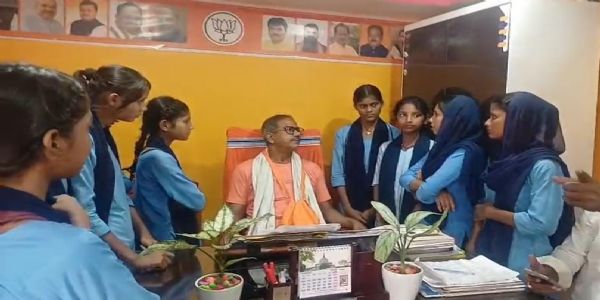 शिक्षा व्यवस्था की बदहाली पर विधायक ने बीडीओ और बीईओ को रिपोर्ट तलब की