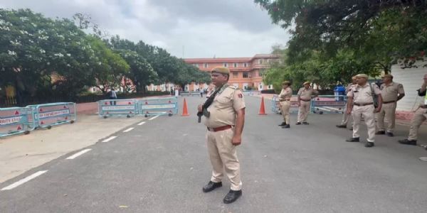 सीएमओ को बम से उड़ाने की धमकी, साढ़े चार घंटे चला सघन तलाशी अभियान