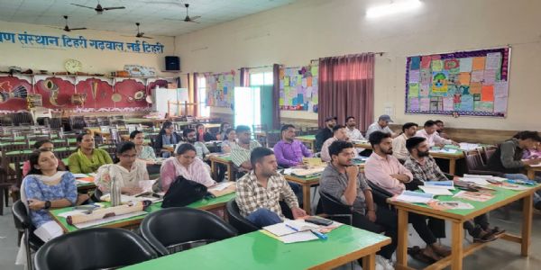 डायट की अकादमिक बैठक में परख सर्वेक्षण पर हुई चर्चा।