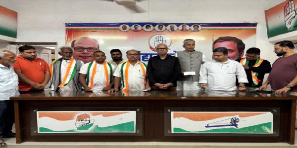 बसपा के पूर्व जोनल प्रभारी सुरेंद्र कुमार दास समर्थकों के साथ कांग्रेस में हुए शामिल