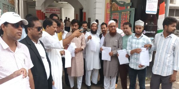 जौनपुर में मीलाद-उन-नबी की तैयारियों को लेकर जिलाधिकारी को सौंपा 11 सूत्रीय मांग पत्र