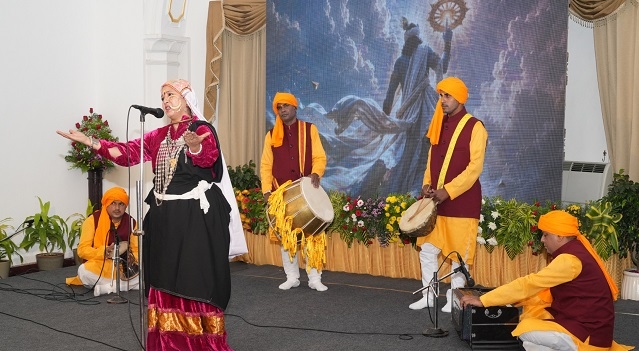 लोक भवन में आयोजित विशेष सांस्कृतिक संध्या में सांस्कृतिक प्रस्तुति देते कलाकार। लोक भवन में आयोजित विशेष सांस्कृतिक संध्या में सांस्कृतिक प्रस्तुति देते कलाकार।