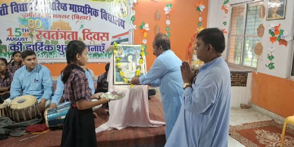 तुलसी जयंती पर सरस्वती विद्या मंदिर में रामचरितमानस के आदर्शों को अपनाने का लिया संकल्प