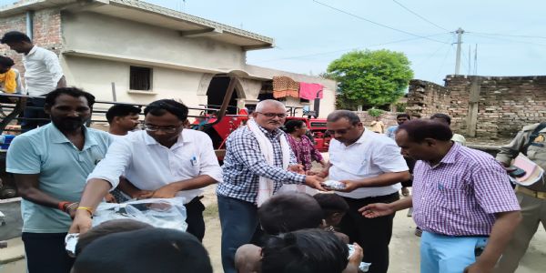 लखीमपुर खीरी : निघासन के नये व पुराने पुरैना गांव में बाढ़ का पानी घुसा, राहत कार्य में जुटा प्रशासन