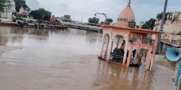 चित्रकूट में उफनी गुप्त गोदावरी, गुफाओं के ऊपर से बह रहा पानी, पर्यटकों की आवाजाही पर रोक