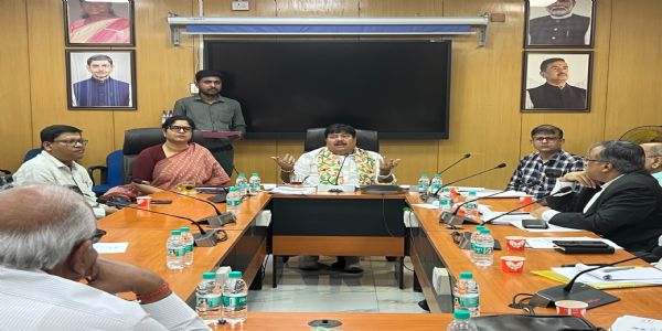 श्रम मंत्री अर्जुन सिंह ने चाय उद्योग के प्रतिनिधियों के साथ की बैठक, श्रमिक कल्याण पर जोर