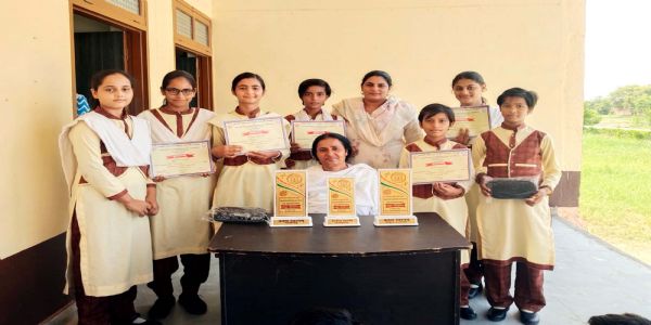 हिसार : संस्कृत प्रतियोगिता में कन्या गुरुकुल घिराय का शानदार प्रदर्शन, बना ओवरऑल चैंपियन