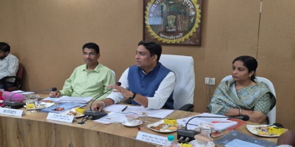 दमोह: सांसद ने की विकास योजनाओं की समीक्षा, मेडिकल कॉलेज और रोजगार पर जोर