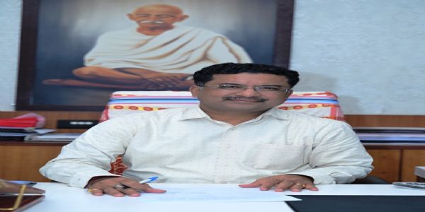 रायपुर : नगरीय प्रशासन विभाग के प्रमुख सचिव आईएएस सोनमणि बोरा ने संभाला कार्यभार