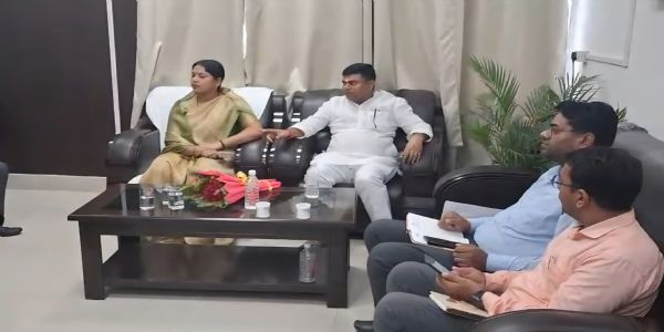 छपरा में बिजली समस्याओं पर भड़कीं विधायक, अधिकारियों को दी चेतावनी