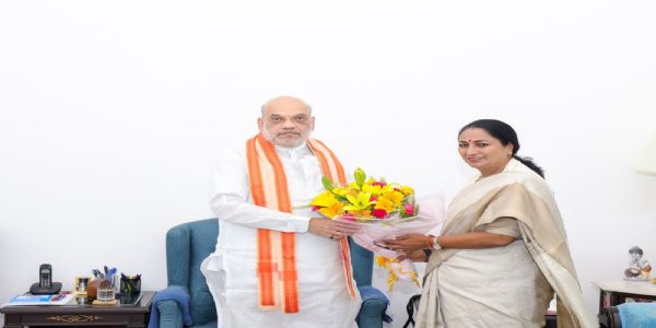 गृह मंत्री अमित शाह से दिल्ली की मुख्यमंत्री ने की भेंट