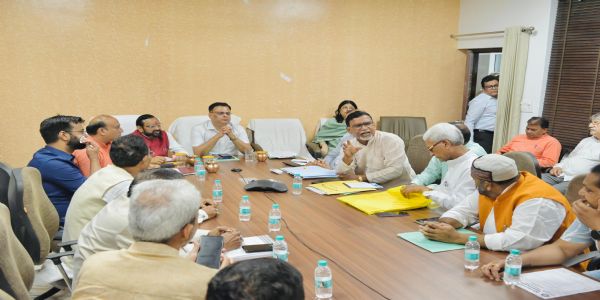 सफाई कर्मचारियों की समस्याओं पर मंथन, ईएसआई और पीएफ लाभ सुनिश्चित करने के निर्देश