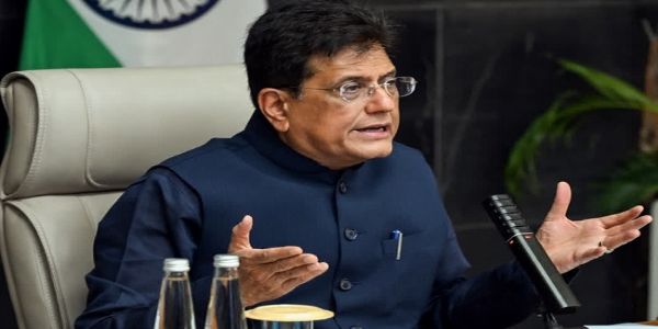 कारोबारी प्रतिनिधिमंडल के साथ वाणिज्य मंत्री सिंगापुर रवाना