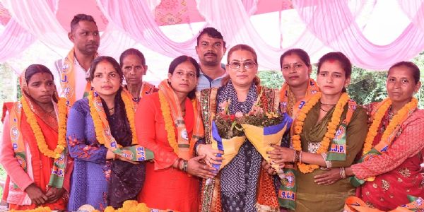 कैबिनेट मंत्री आर्या ने सोमेश्वर क्षेत्र में सुनी जनसमस्याएं
