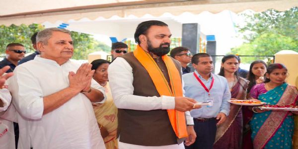 बलुआ में डॉ. जगन्नाथ मिश्र की प्रतिमा का मुख्यमंत्री ने किया अनावरण