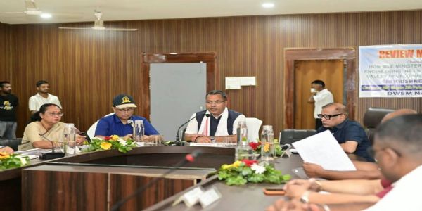 टाटा सेमीकंडक्टर परियोजना के लिए जलापूर्ति योजना का मंत्री ने लिया जायजा
