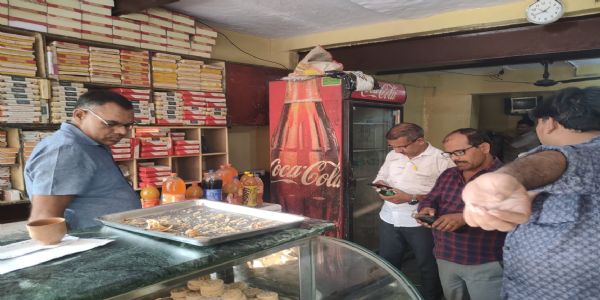 त्योहारों से पहले मिलावटखोरों पर शिकंजा, 893 किलो संदिग्ध खाद्य सामग्री नष्ट