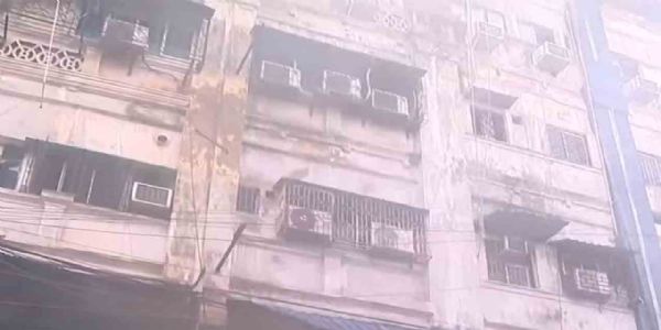 न्यू मार्केट के होटल अग्निकांड पर उठे सवाल, दमकल ने बचाई कई जानें