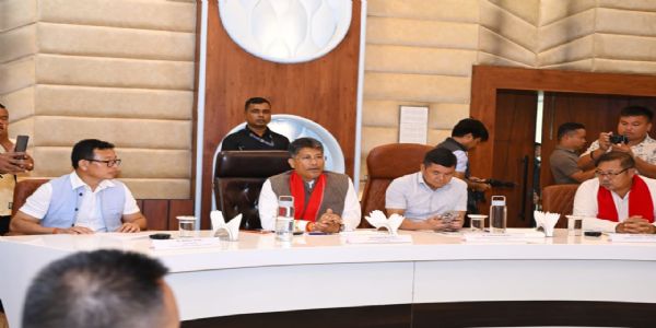 पीयूष हजारिका ने कार्बी आंगलोंग में कृषि और सिंचाई योजनाओं की समीक्षा की