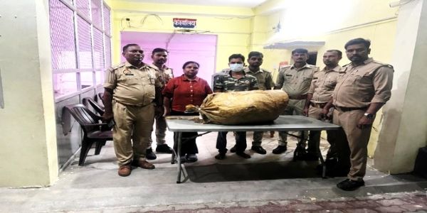 बहराइच में गांजे की बड़ी खेप के साथ तस्कर गिरफ्तार, तलाश रहा था ग्राहक