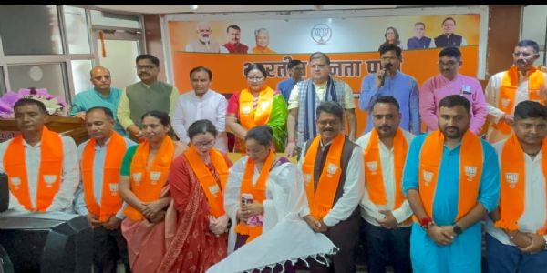 भाजपा का सभी 11 नगर निगमों में जीत का दावा, श्रीनगर मेयर समेत 10 पार्षद पार्टी में शामिल