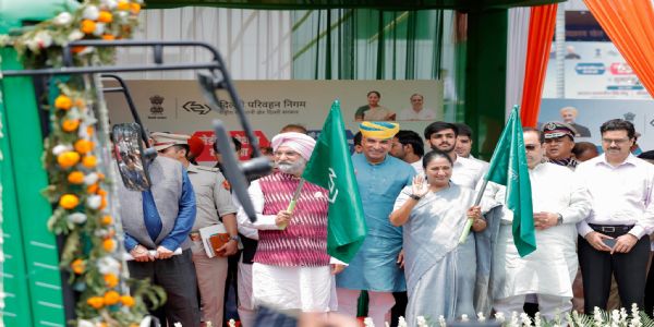 उपराज्यपाल और मुख्यमंत्री ने 200 ईवी बसों, ‘लेडीज स्पेशल बस सेवा’ और दिल्ली करनाल रुट को दिखाई झंडी उपराज्यपाल और मुख्यमंत्री ने 200 ईवी बसों, ‘लेडीज स्पेशल बस सेवा’ और दिल्ली करनाल रुट को दिखाई झंडी