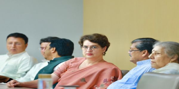 कांग्रेस कार्यसमिति (सीडब्ल्यूसी) की बैठक में एआईसीसी महासचिव प्रियंका गांधी। कांग्रेस कार्यसमिति (सीडब्ल्यूसी) की बैठक में एआईसीसी महासचिव प्रियंका गांधी।