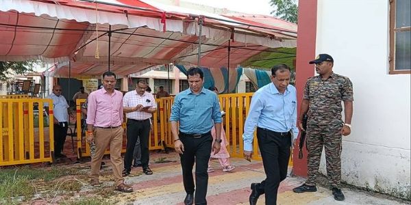 दतिया उपचुनाव की मतगणना के लिए सामान्य प्रेक्षक और कलेक्टर ने लिया व्यवस्थाओं का जायजा