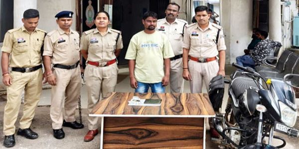व्हाट्सएप पर ऑनलाइन सट्टा चलाने वाला एक आरोपित गिरफ्तार