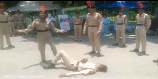 नशा मुक्ति का संदेश लेकर सड़कों पर उतरे एनसीसी कैडेट्स, शपथ के साथ नुक्कड़ नाटक से किया जागरूक