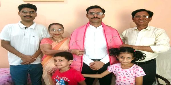 डॉ. नितेश उपाध्याय ने बिहार राज्य सहायक प्राध्यापक परीक्षा में प्रथम स्थान प्राप्त कर बढ़ाया चित्रकूट का गौरव