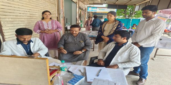 एनएमओ की ओर से स्वास्थ्य शिविर आयोजित : विशेषज्ञ चिकित्सकों ने दी परामर्श सेवाएं