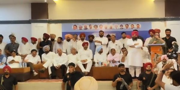 बरनाला में भी दिखी कांग्रेस की गुटबाजी, चन्नी समर्थकों ने लगाए नारे