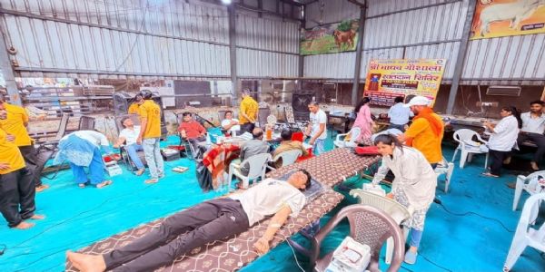 सूरत: श्री माधव गौशाला के मेगा रक्तदान शिविर में 1,230 यूनिट रक्त संग्रह, बना नया कीर्तिमान