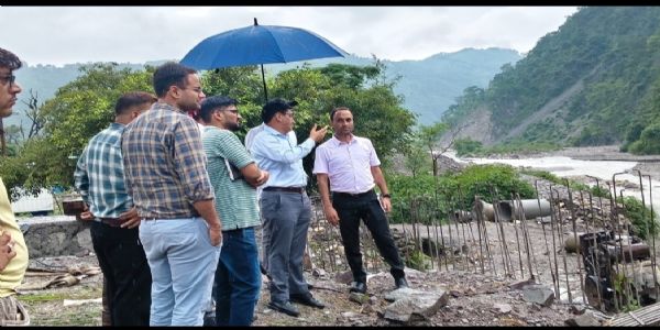 सौंग बांध का निरीक्षण, प्रभावित परिवारों को जल्द मिलेगा प्रतिकर