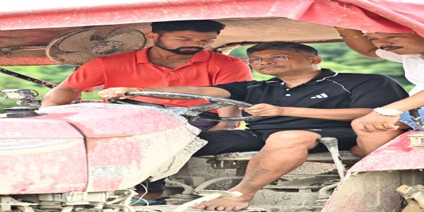 बाढ़ प्रभावित किसानों के पुनर्वास का जायजा लेने चराइदेव पहुंचे कृषि मंत्री पीयूष हजारिका