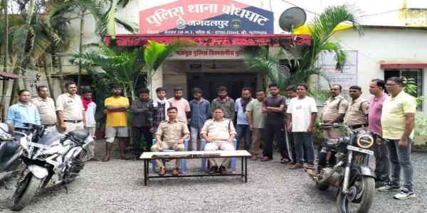 दो अलग-अलग स्थानों पर संचालित जुआ फड़ों से 12 जुआरी पकड़ाए