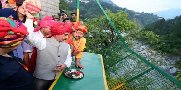 मुख्यमंत्री ने पारंपरिक मिंजर शोभायात्रा का नेतृत्व किया, चंबा के अंतरराष्ट्रीय मिंजर मेले का हुआ समापन