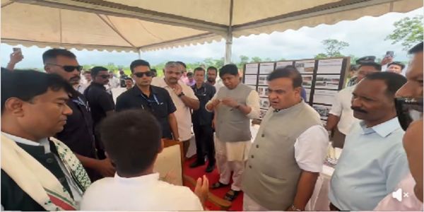 असमः बाढ़ प्रभावितों का जायजा लेने ऊपरी असम के चार दिवसीय दौरे पर डिब्रूगढ़ पहुंचे मुख्यमंत्री