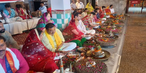 श्रावण मास में 38,101 पार्थिव शिवलिंगों का रुद्राभिषेक, 38 दंपतियों ने किया पूजन