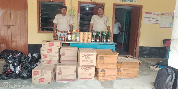 सिमराहा पुलिस की कार्रवाई में भारी मात्रा में शराब बरामद