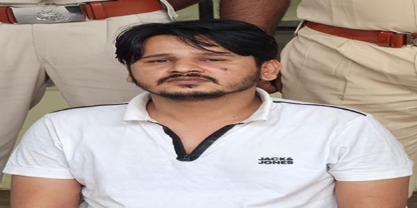 8.30 करोड़ की कपड़ा ठगी का मुख्य आरोपी दुबई से लौटते ही गिरफ्तार