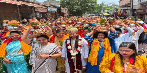 सोनीपत : शिवाला मस्तनाथ में महाशिवपुराण, कलश यात्रा  में शामिल हुई सेंकड़ों महिलाएं