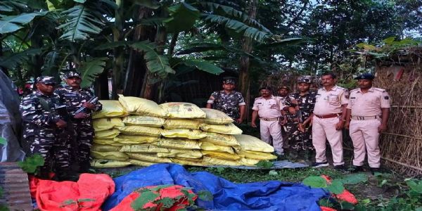 एसएसबी ने 57 बोरा यूरिया किया जब्त, तस्कर फरार