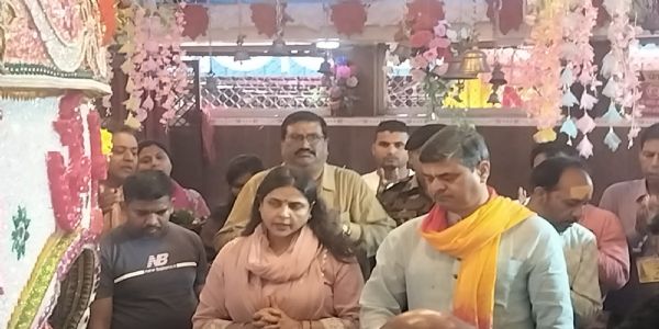 मुख्य सचिव अविनाश कुमार ने बाबा आम्रेश्वर धाम में की पूजा-अर्चना