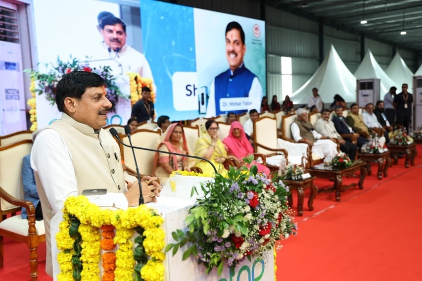 पीथमपुर में विनिर्माण इकाइयों के शुभारंभ कार्यक्रम को संबोधित करते हुए मुख्यमंत्री डॉ. मोहन यादव पीथमपुर में विनिर्माण इकाइयों के शुभारंभ कार्यक्रम को संबोधित करते हुए मुख्यमंत्री डॉ. मोहन यादव