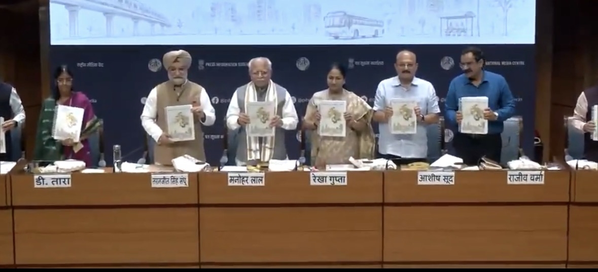 नई दिल्ली में गुरुवार को ‘मास्टर प्लान फॉर दिल्ली 2047’ जारी करते केंद्रीय आवासन एवं शहरी कार्य मंत्री मनोहर लाल, दिल्ली के उपराज्यपाल सरदार तरनजीत सिंह संधू और मुख्यमंत्री रेखा गुप्ता। नई दिल्ली में गुरुवार को ‘मास्टर प्लान फॉर दिल्ली 2047’ जारी करते केंद्रीय आवासन एवं शहरी कार्य मंत्री मनोहर लाल, दिल्ली के उपराज्यपाल सरदार तरनजीत सिंह संधू और मुख्यमंत्री रेखा गुप्ता।