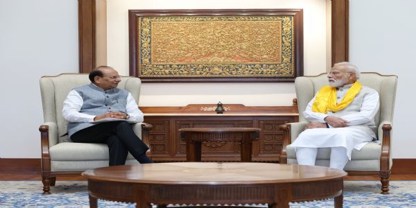 लद्दाख के उपराज्यपाल विनय कुमार सक्सेना गुरुवार को प्रधानमंत्री नरेन्द्र मोदी से मुलाकात के दौरान लद्दाख के उपराज्यपाल विनय कुमार सक्सेना गुरुवार को प्रधानमंत्री नरेन्द्र मोदी से मुलाकात के दौरान